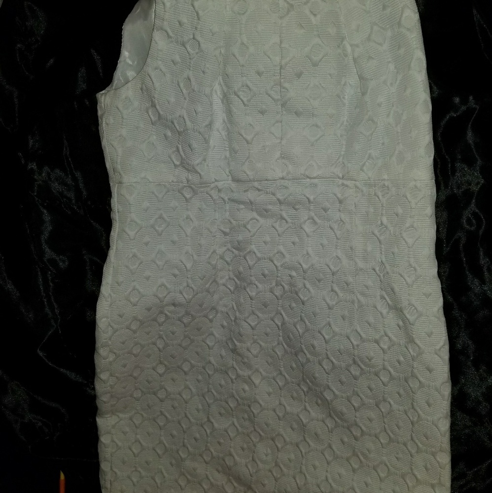 Madison Leigh 16 p  white sleeveless dress